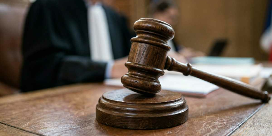 "Justice : Stanislas Broniszewski attend son verdict à Senlis"