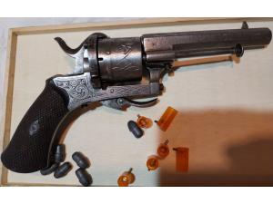 Revolver calibre 7mm à broches type lefaucheux avec 6 cartouches Spalek rechargeables