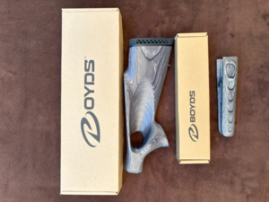 REMINGTON 7600 - CROSSE TROU DE POUCE GAUCHER ET POMPE ASSORTIE