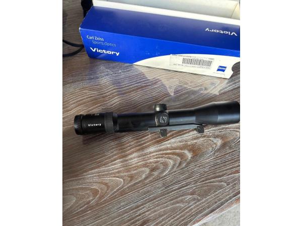 Zeiss victory diavari M 2,5-10x42 avec montage blaser