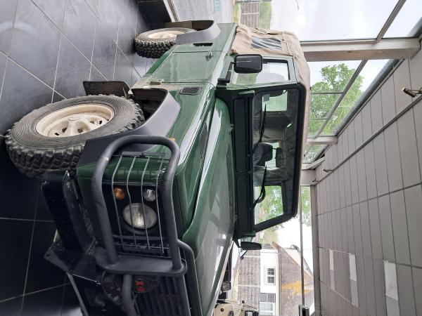 Defender 90 bâché 300 TDI