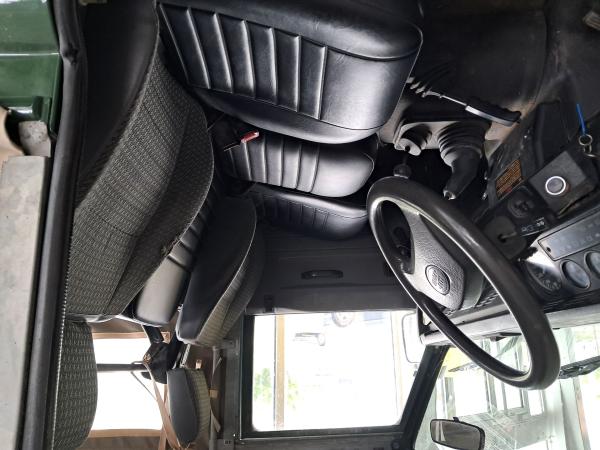 Defender 90 bâché 300 TDI