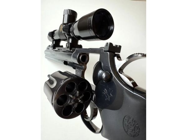 Colt Python Hunter .357 Magnum 8" Leupold 1981 Halliburton Zero, 1 sur 2400 fabriqués