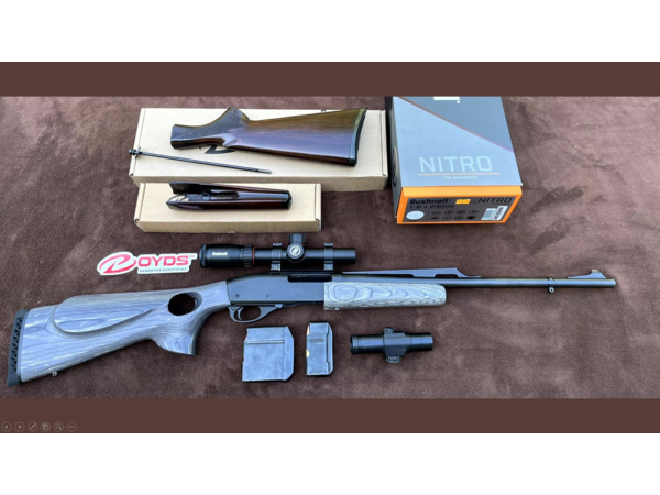 CARABINE A POMPE REMINGTON 7600 CAL 35 WHELEN - CROSSE TROU DE POUCE GAUCHER - 2 CHARGEURS - LUNETTE