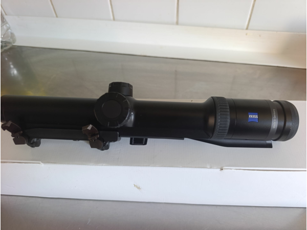 Lunette de battue zeiss victory, 1.1.4.24 reticule lumineuxavec montage blaser
