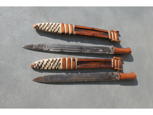 Paire de machettes africaines