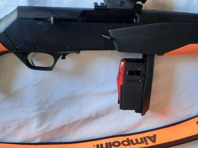 carabine semi automatique Browning avec Aimpoint