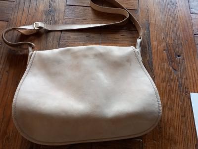 Gibeciére carnier cuir