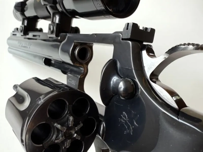 Colt Python Hunter .357 Magnum 8" Leupold 1981 Halliburton Zero, 1 sur 2400 fabriqués