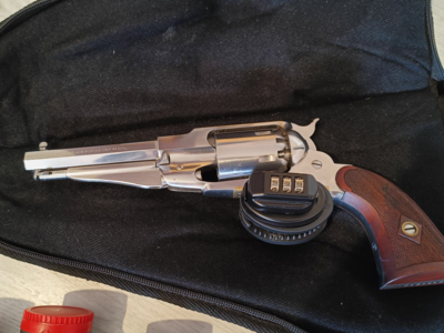 Remington Pietta Sheriff inox .44 — Comme neuve — 850 € le lot(remise en main propre caen est alentours)
