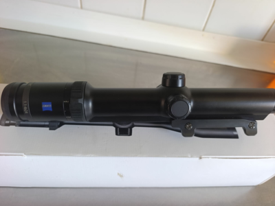 Lunette de battue zeiss victory, 1.1.4.24 reticule lumineuxavec montage blaser