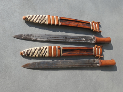 Paire de machettes africaines