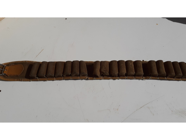 Cartouchière de chasse en peau retournée